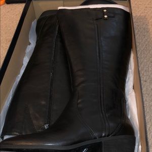 Dr. Scholl’s black wide calf riding boots